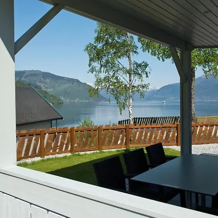 Kinsarvik Camping * Кинсарвик