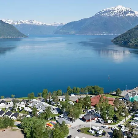 Kinsarvik Camping * Кинсарвик