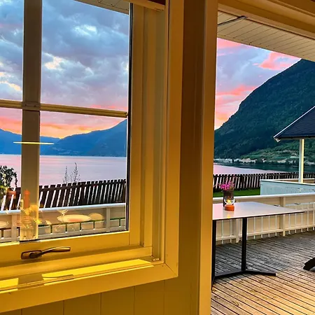 Kinsarvik Camping * Кинсарвик