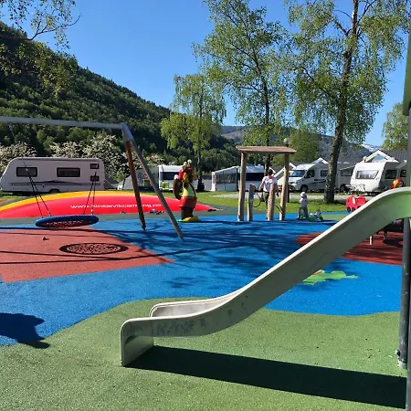 Kinsarvik Camping קינסרוויק