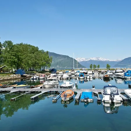 Kinsarvik Camping *