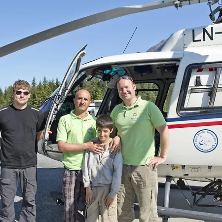 Aldeamento Turístico Kinsarvik Camping